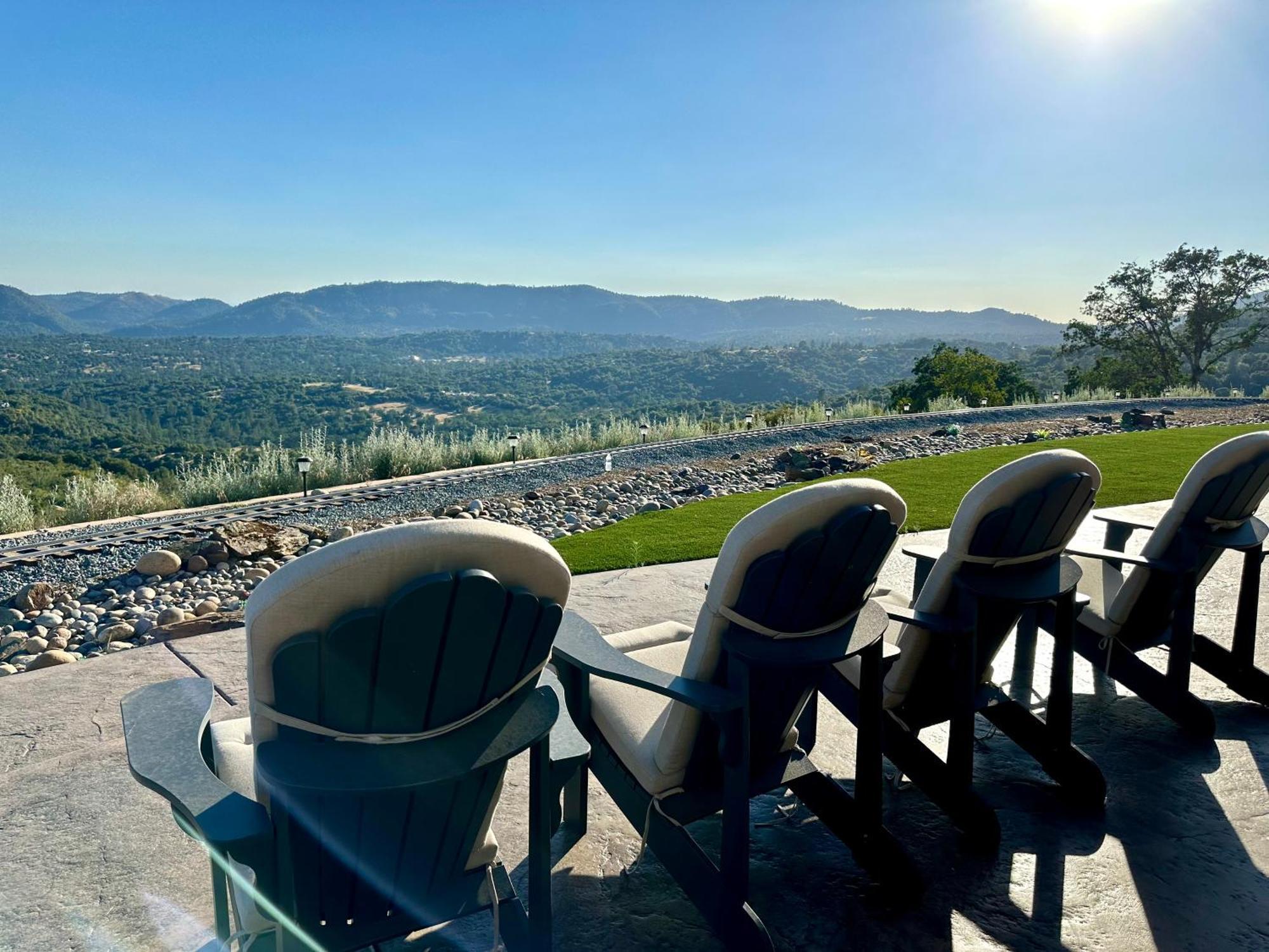 Enchanted Property Near Yosemite, View, Game Room オーウェニー エクステリア 写真