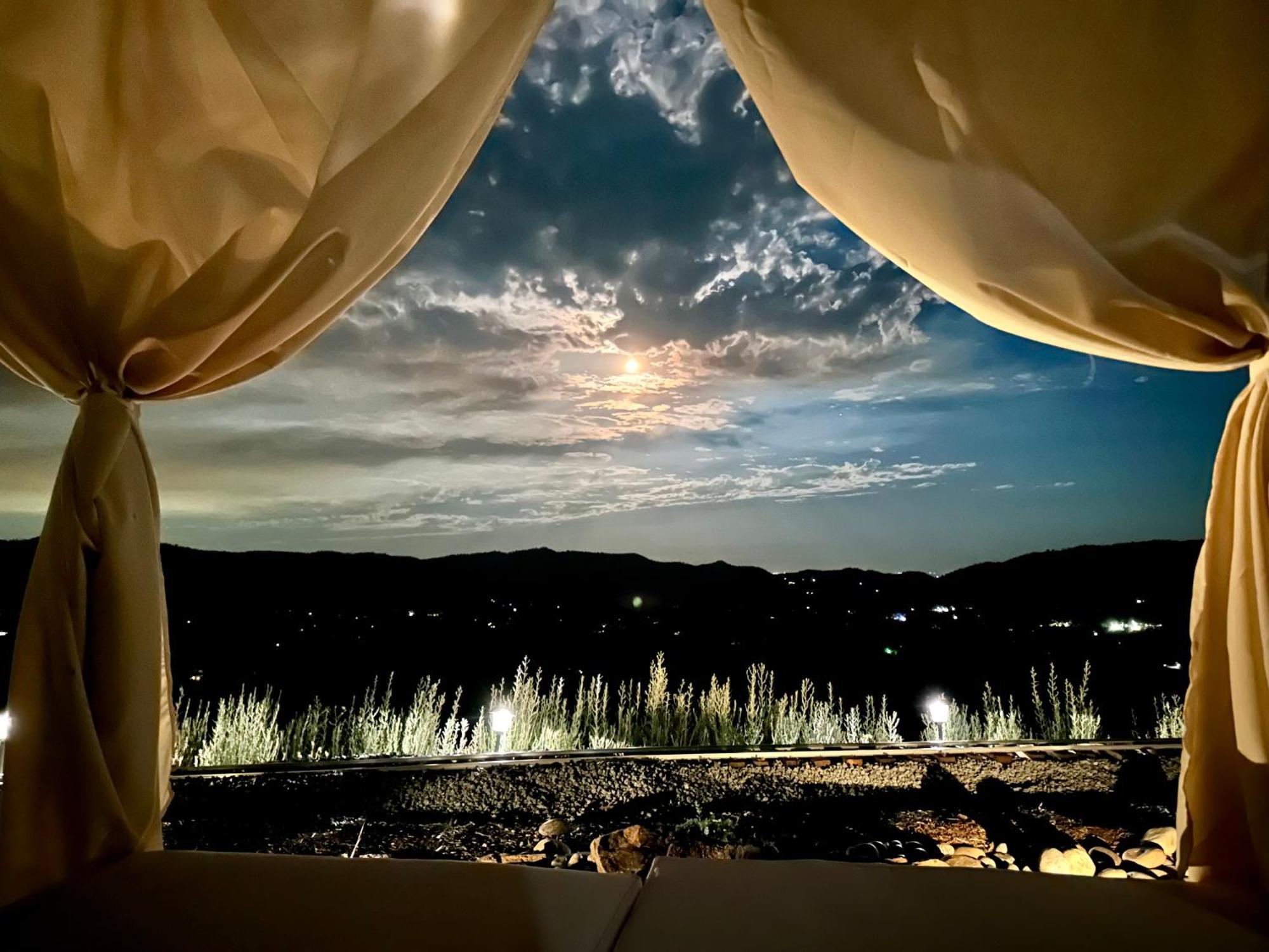 Enchanted Property Near Yosemite, View, Game Room オーウェニー エクステリア 写真
