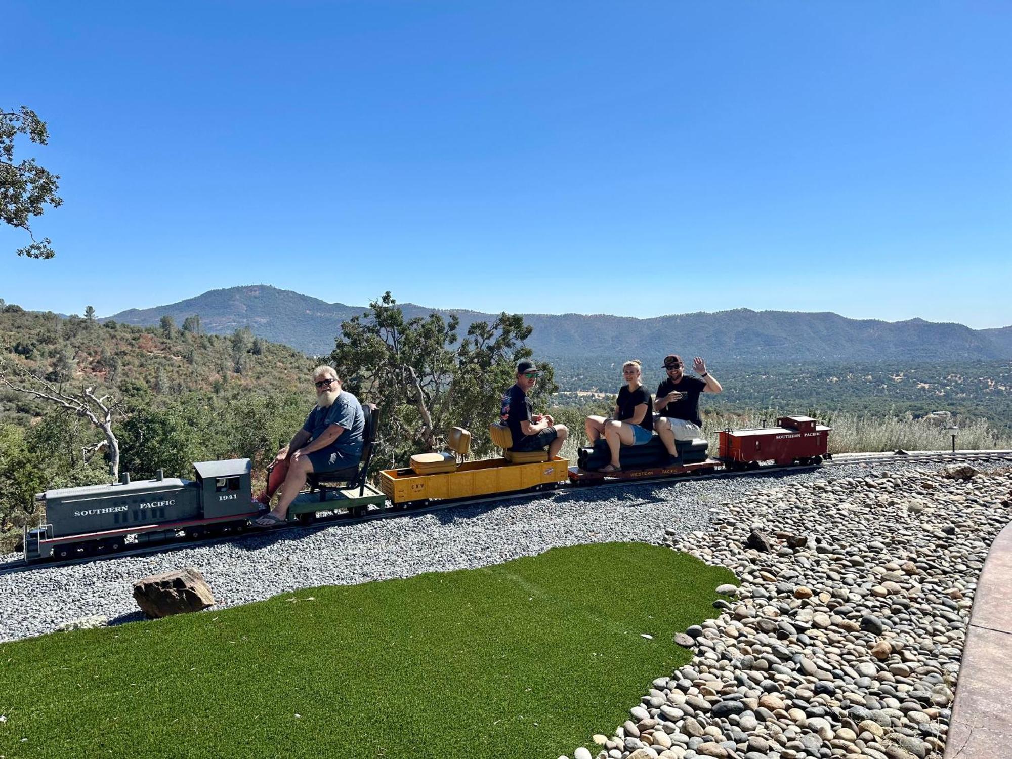Enchanted Property Near Yosemite, View, Game Room オーウェニー エクステリア 写真