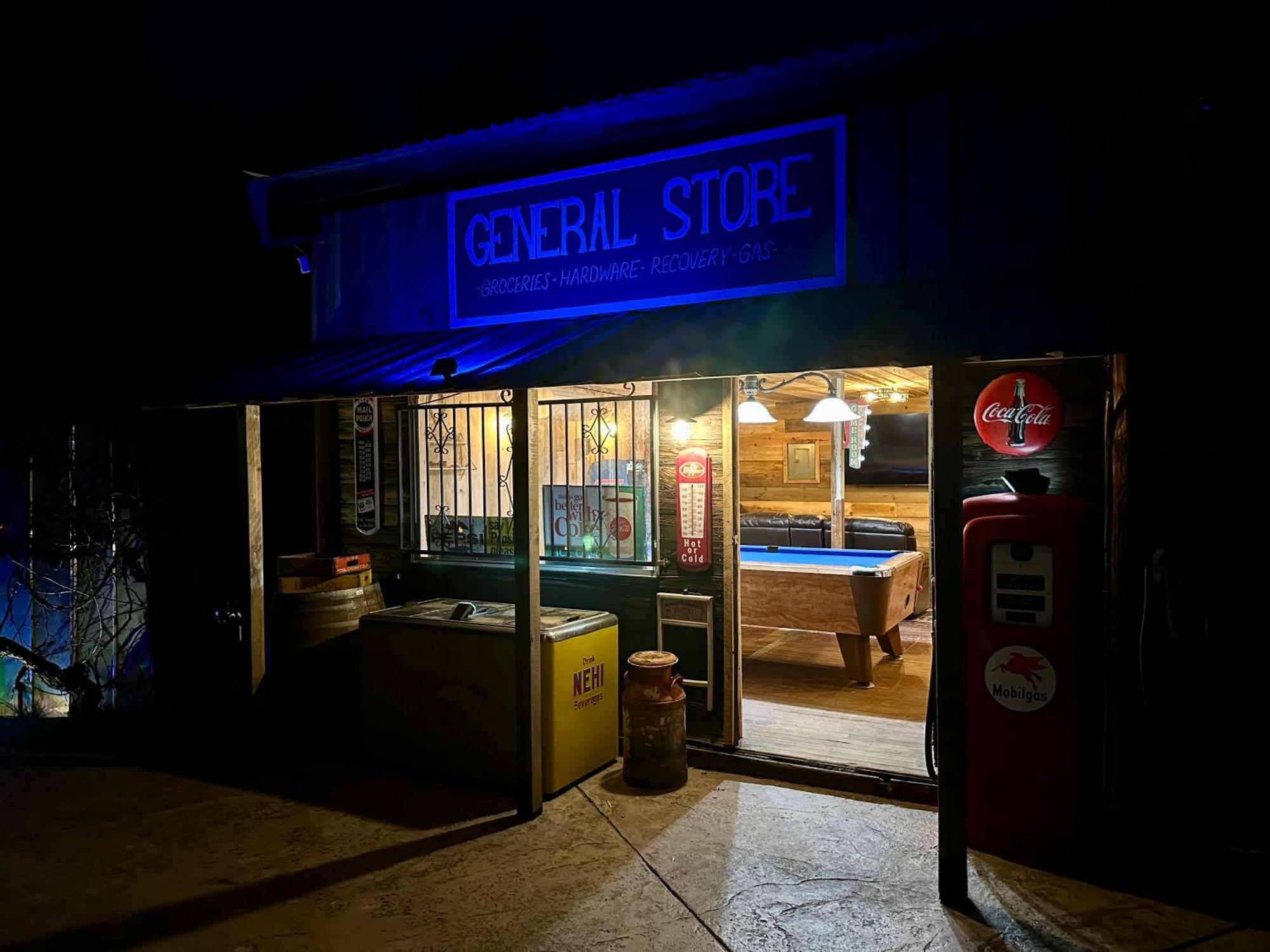 Enchanted Property Near Yosemite, View, Game Room オーウェニー エクステリア 写真